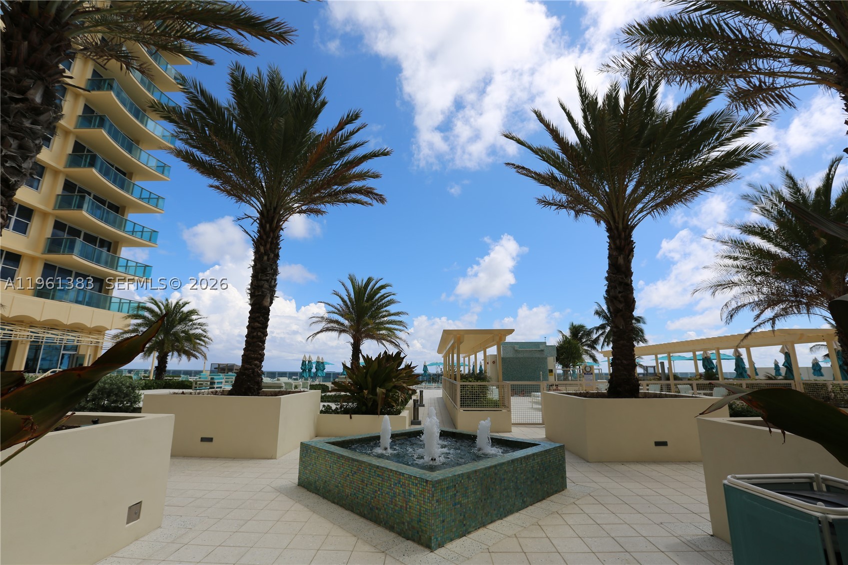WAVE CONDO - Residential