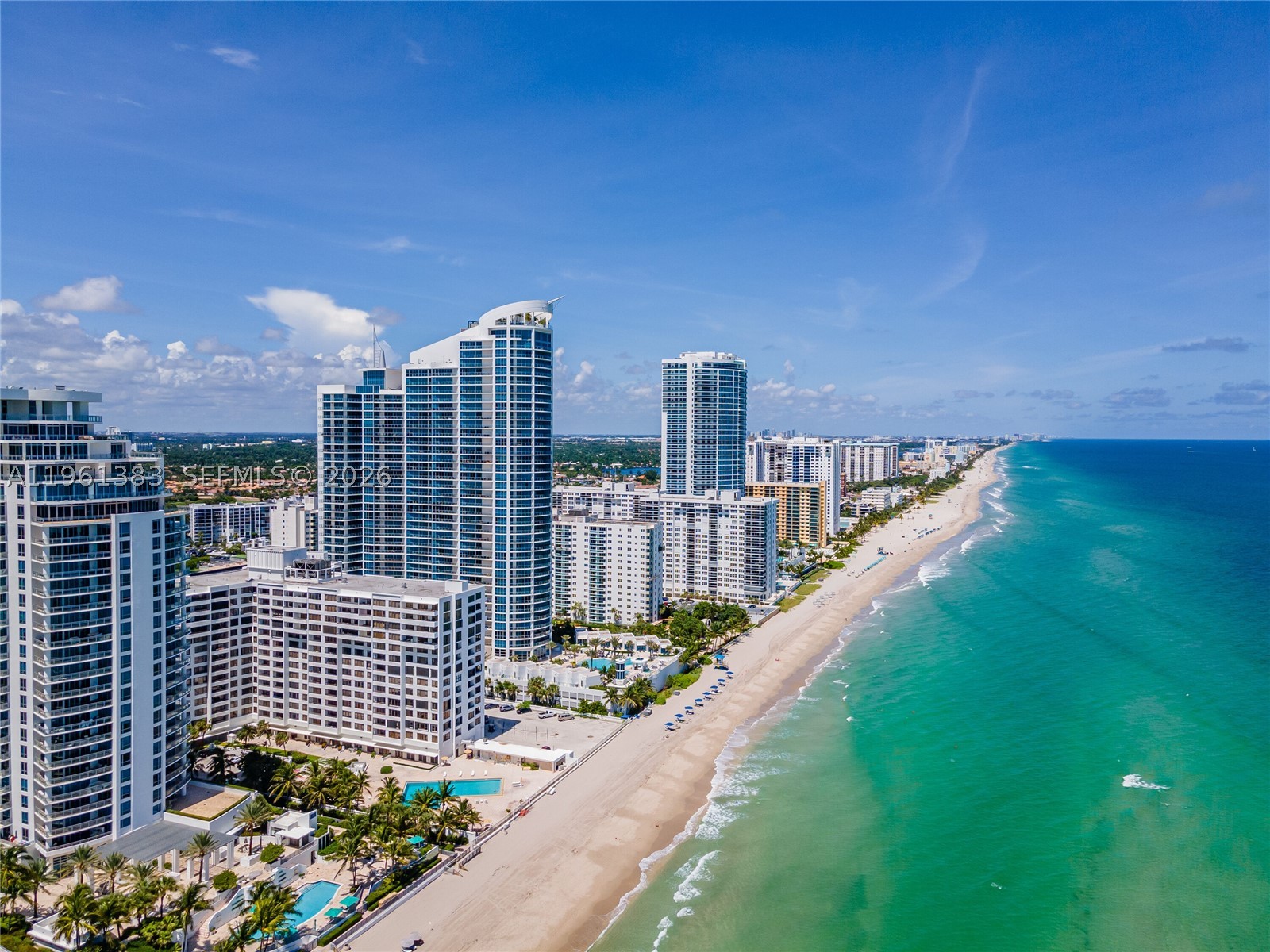 WAVE CONDO - Residential