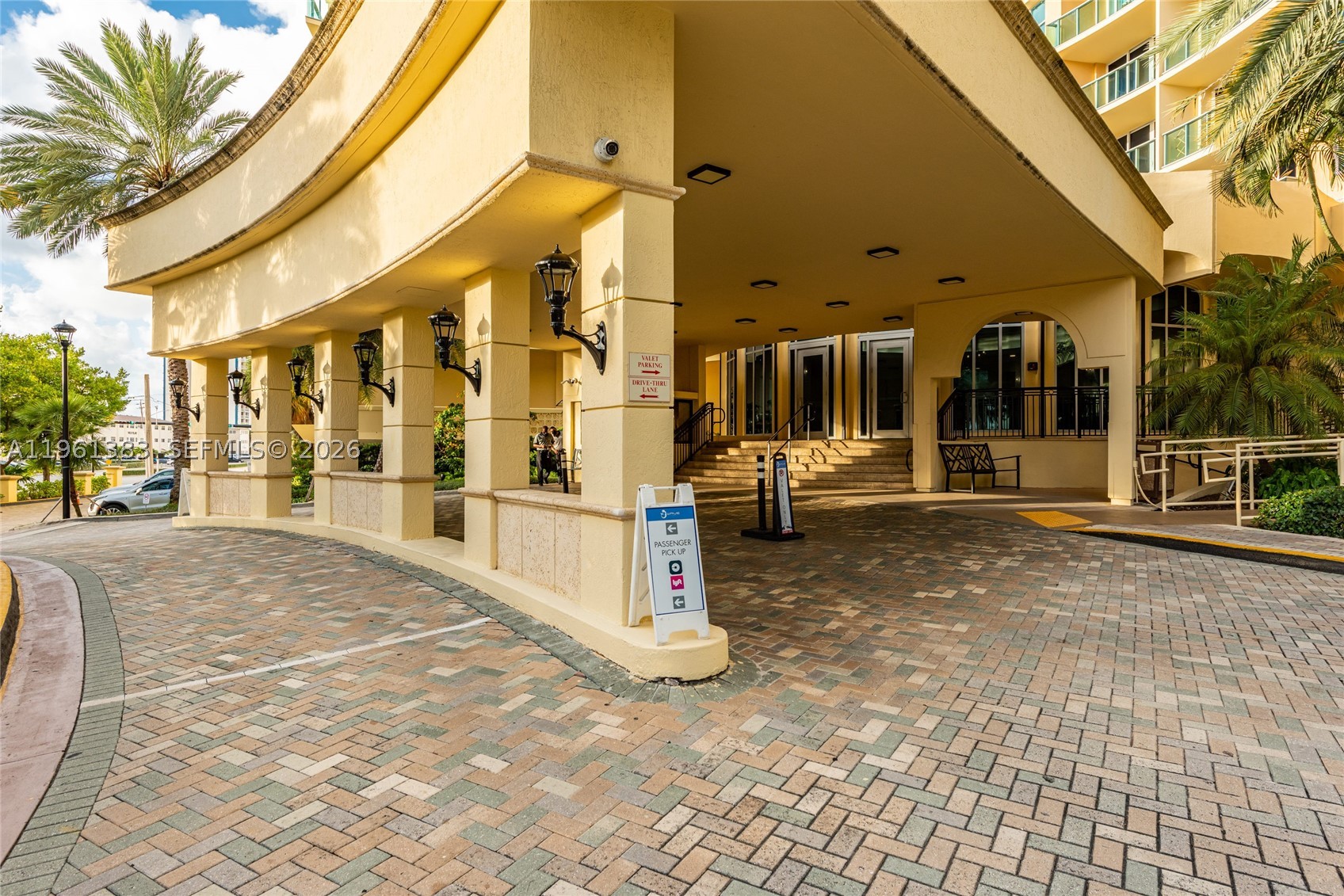 WAVE CONDO - Residential