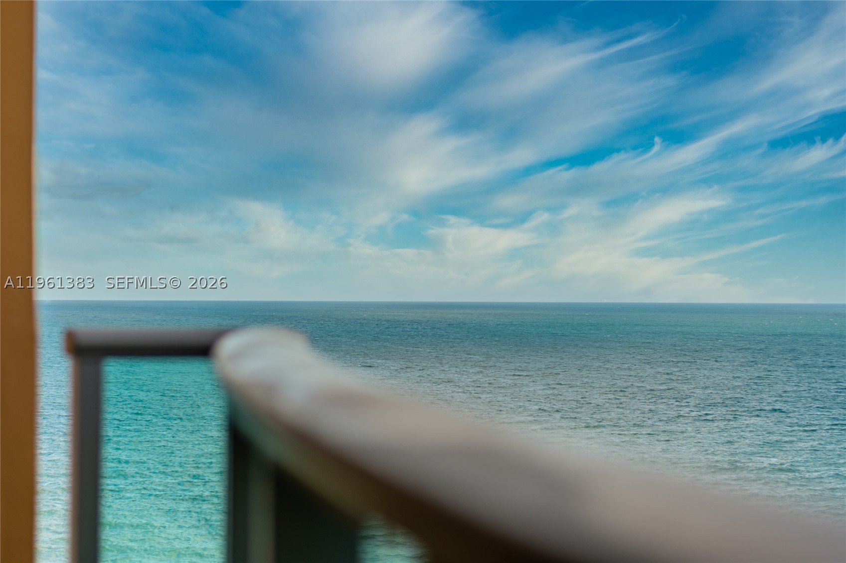 WAVE CONDO - Residential