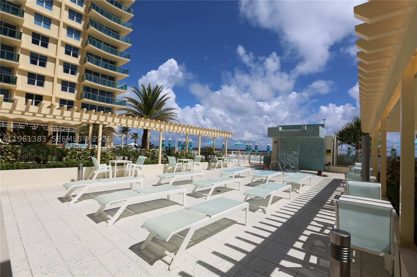 WAVE CONDO - Residential