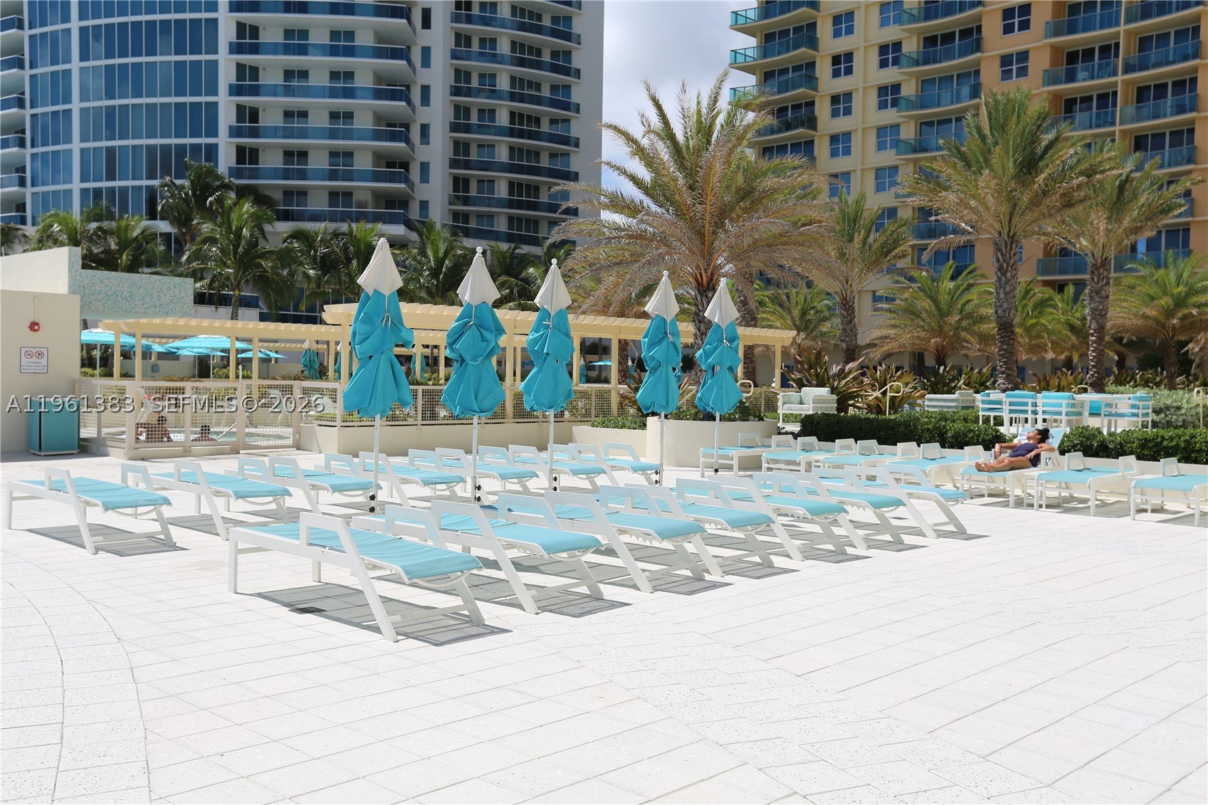 WAVE CONDO - Residential