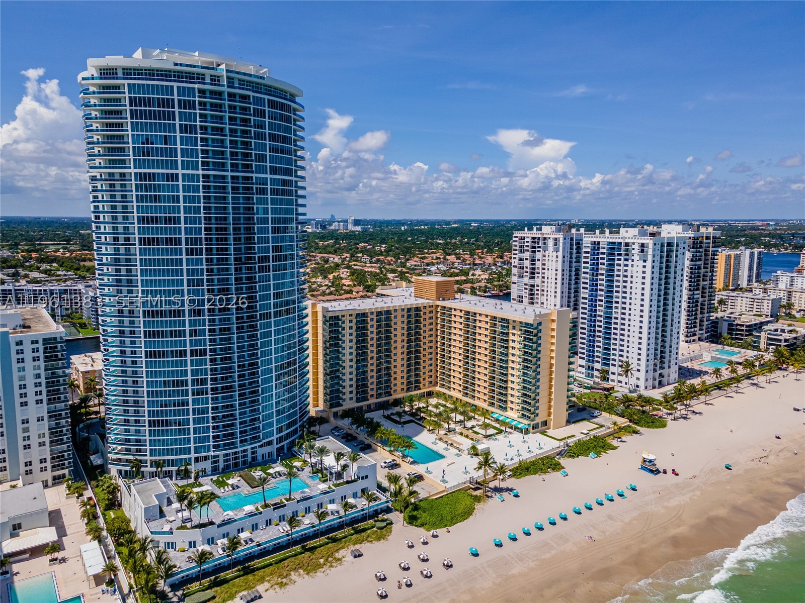 WAVE CONDO - Residential