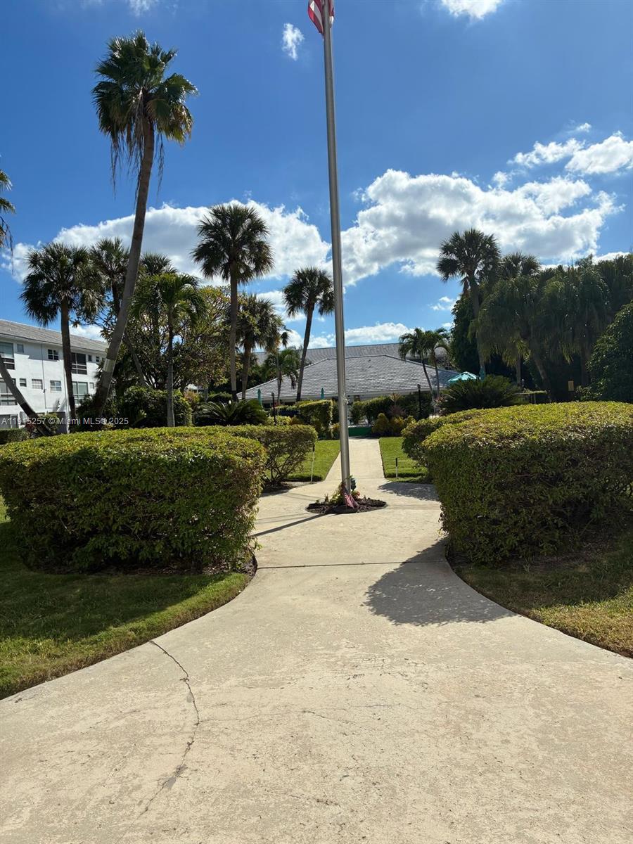 LIGHTHOUSE POINT GARDENS - Residential
