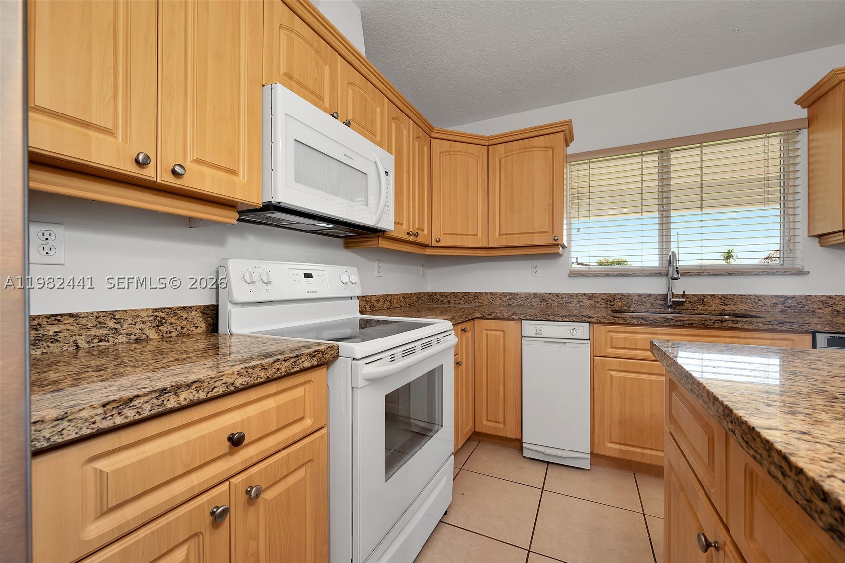 CORAL PINES - Residential