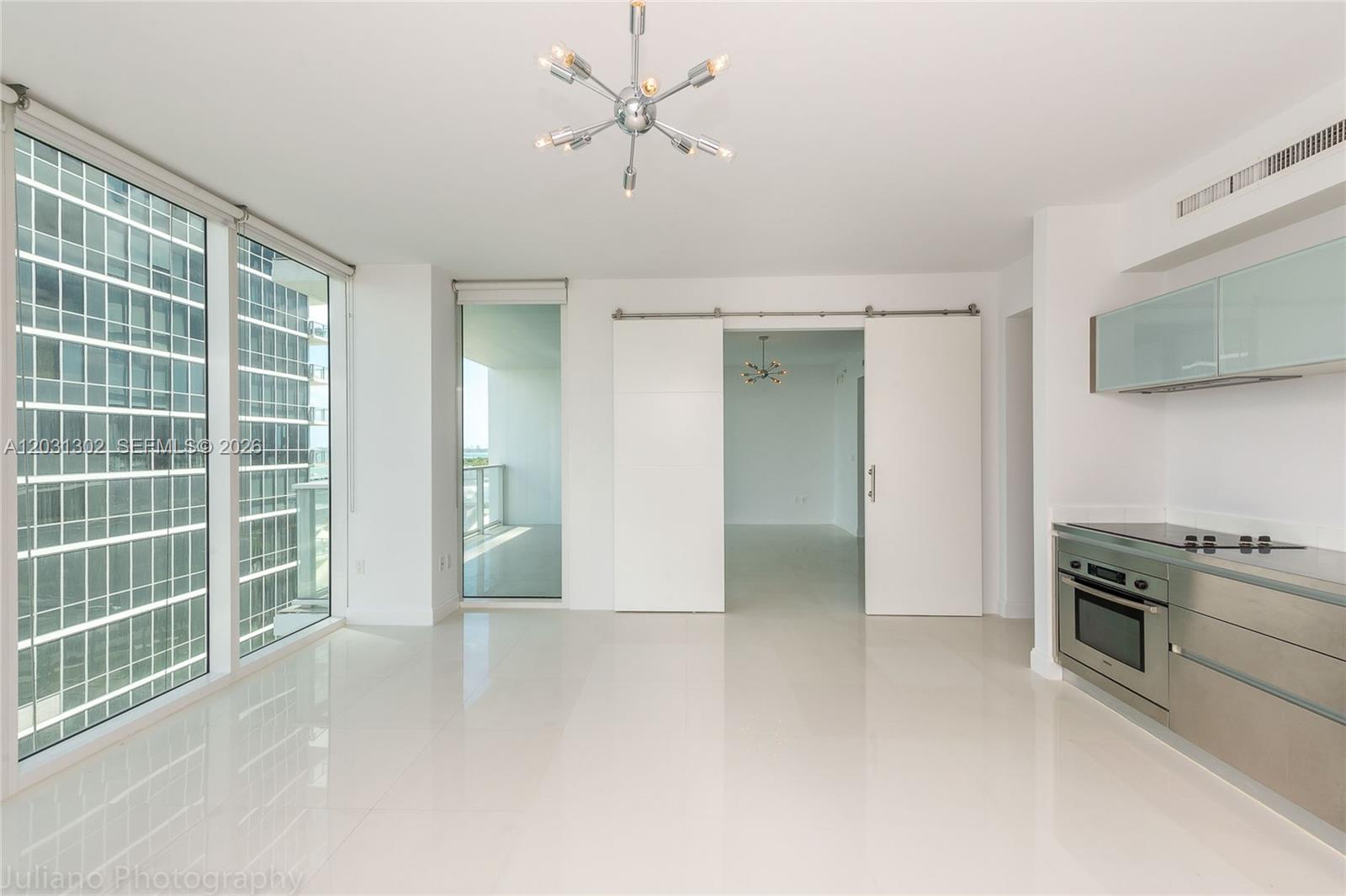Immediate occupancy. 1BD / 1.5 BA w/ 10 ft ceilings, stainless steel kitchen, Miele, Sub Zero and Bosch appliances. Washer & dryer, glass shower w/ rainfall showerhead & jets. Finished w/ tile floors. Floor-to-ceiling windows. Large balcony w/ city & bay views. Amenities include 24 hr valet, gym, security, 5 pools & jacuzzi, full service spa, steam room & sun deck. Ideally located in Downtown Miami across the street from Museum Park, American Airlines Arena & Bayside. 5 minute drive to South Beach & Wynwood.