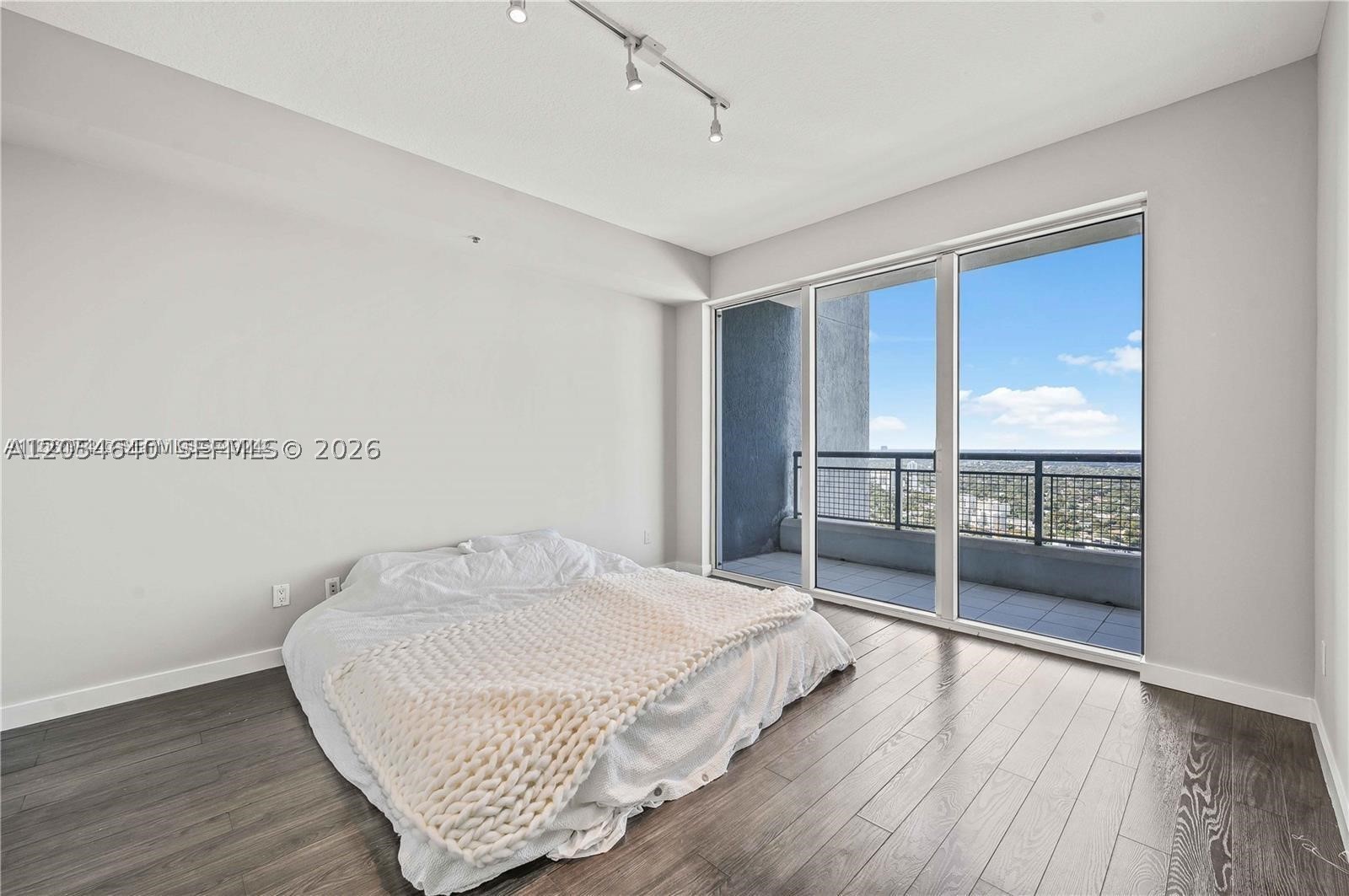 INFINITY AT BRICKELL COND - Residential