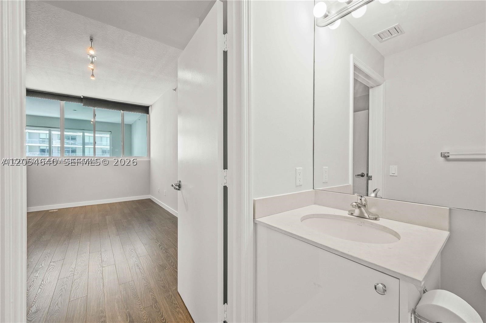 INFINITY AT BRICKELL COND - Residential