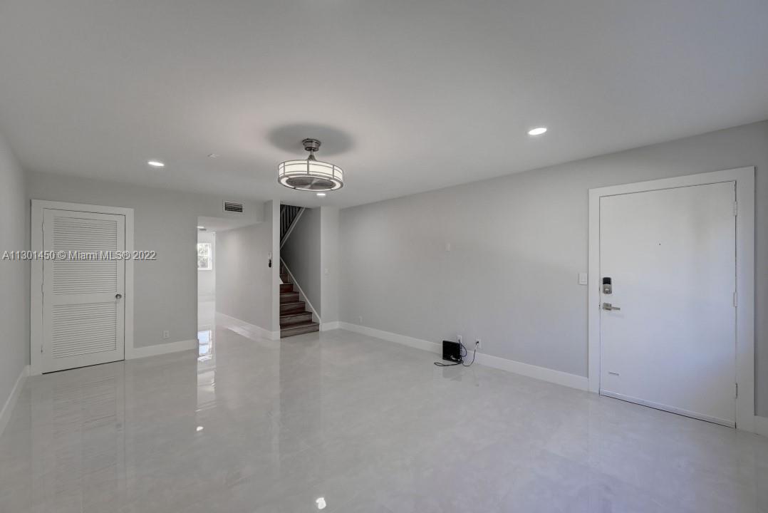 505 DEERFIELD CONDO - Residential Lease