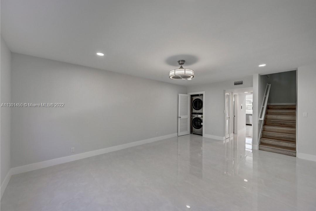 505 DEERFIELD CONDO - Residential Lease