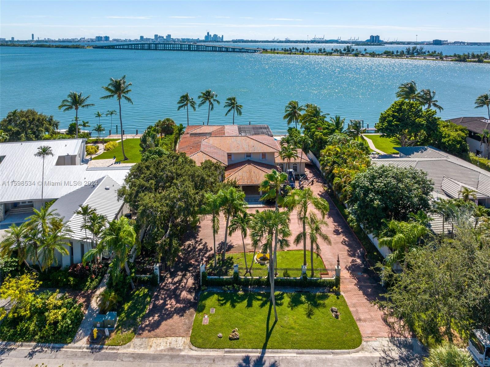 BAY POINT - Land