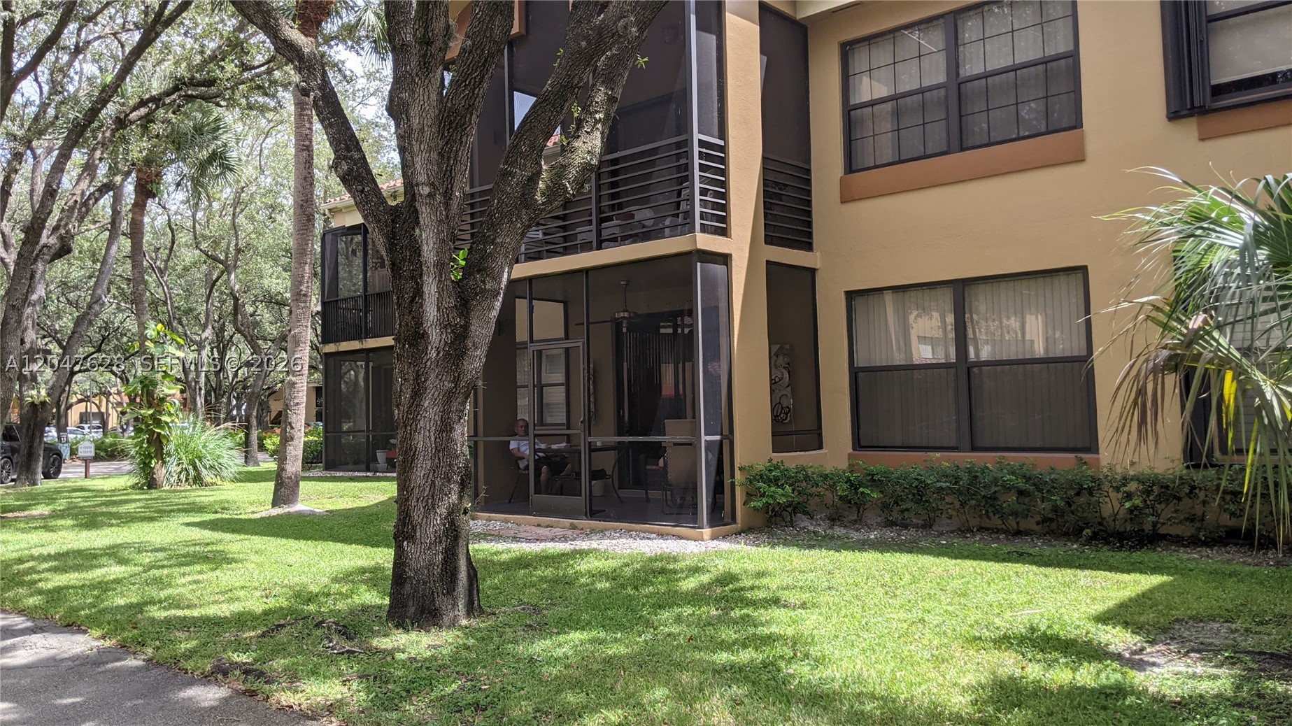Ground Floor 2/2 Condo – Unbeatable Location in South Florida This 2-bedroom, 2-bathroom condominium defines convenience and tranquility, strategically designed for a relaxed, worry-free retirement lifestyle.Total Comfort: Located on the first floor for easy, stair-free access. Natural Surroundings: Prime position facing the pool, framed by beautiful green areas and excellent tree coverage. Strategic Location: Minutes from the church, premier shopping centers, and parks for your daily walks. Seamless Connectivity: Quick and easy access to major expressways. Family Value: A safe, welcoming community surrounded by top-rated public schools. A unique property that perfectly combines the best weather with maximum convenience. Schedule your private viewing today!
