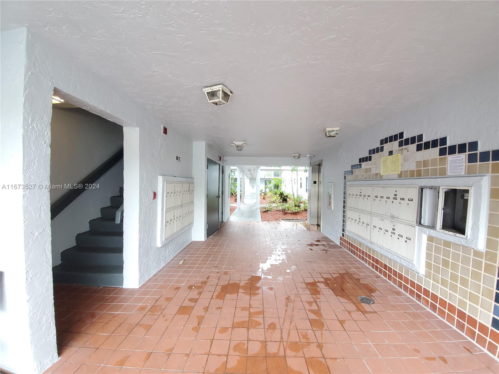 PRESIDENTIAL GOLFVIEW CON - Residential Lease