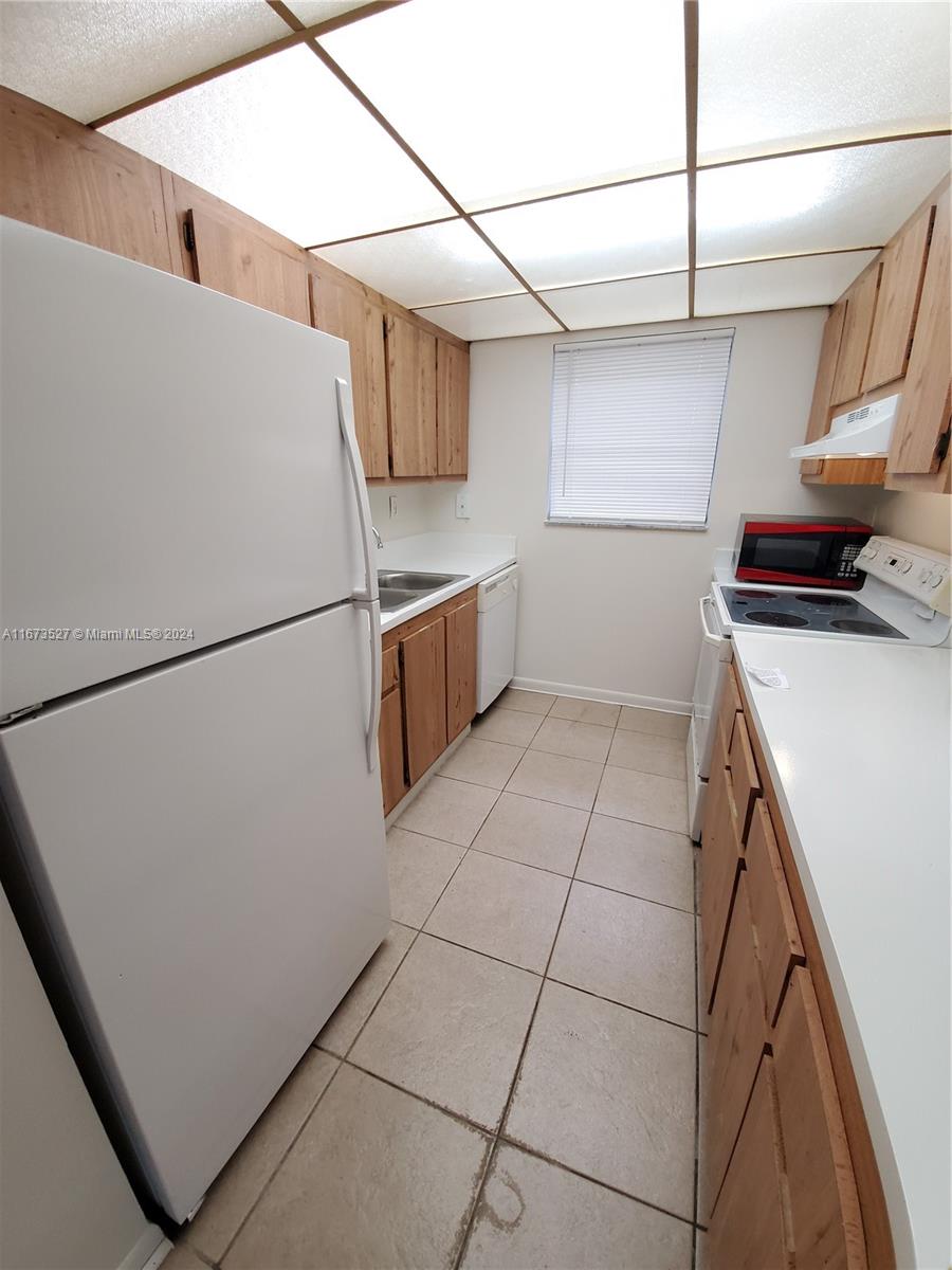 PRESIDENTIAL GOLFVIEW CON - Residential Lease