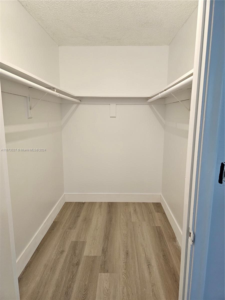 PRESIDENTIAL GOLFVIEW CON - Residential Lease