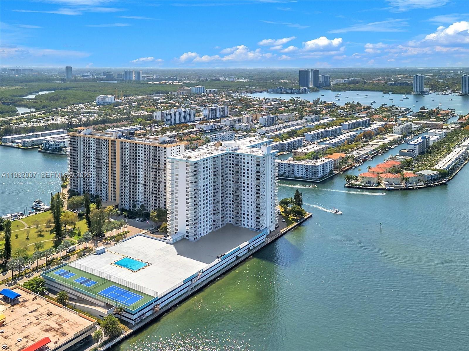WINSTON TOWERS 500 CONDO - Residential