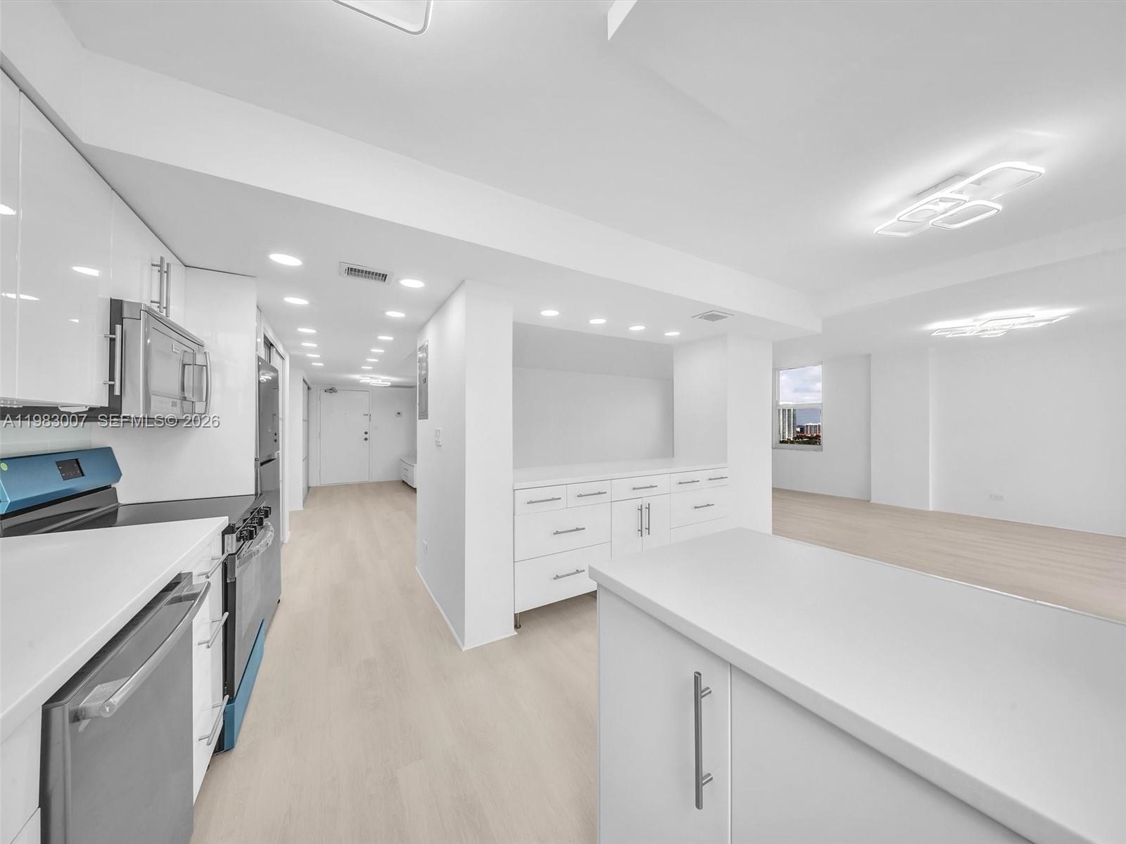 WINSTON TOWERS 500 CONDO - Residential
