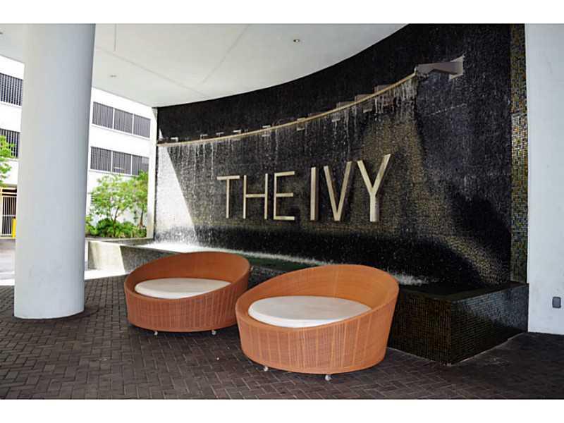 Great unit of the most elegant building in Miami. Located in the heart of Miami's chic financial district. This unit offers a modern kitchen with stainless steel appliances, ceramic floors and wood floors in the bedrooms. Beautiful view of the Miami River  and Downtown area. Resident may enjoy endless activities such as meditation gardens, spa, full gym, volleyball area, tropical pool and game room.