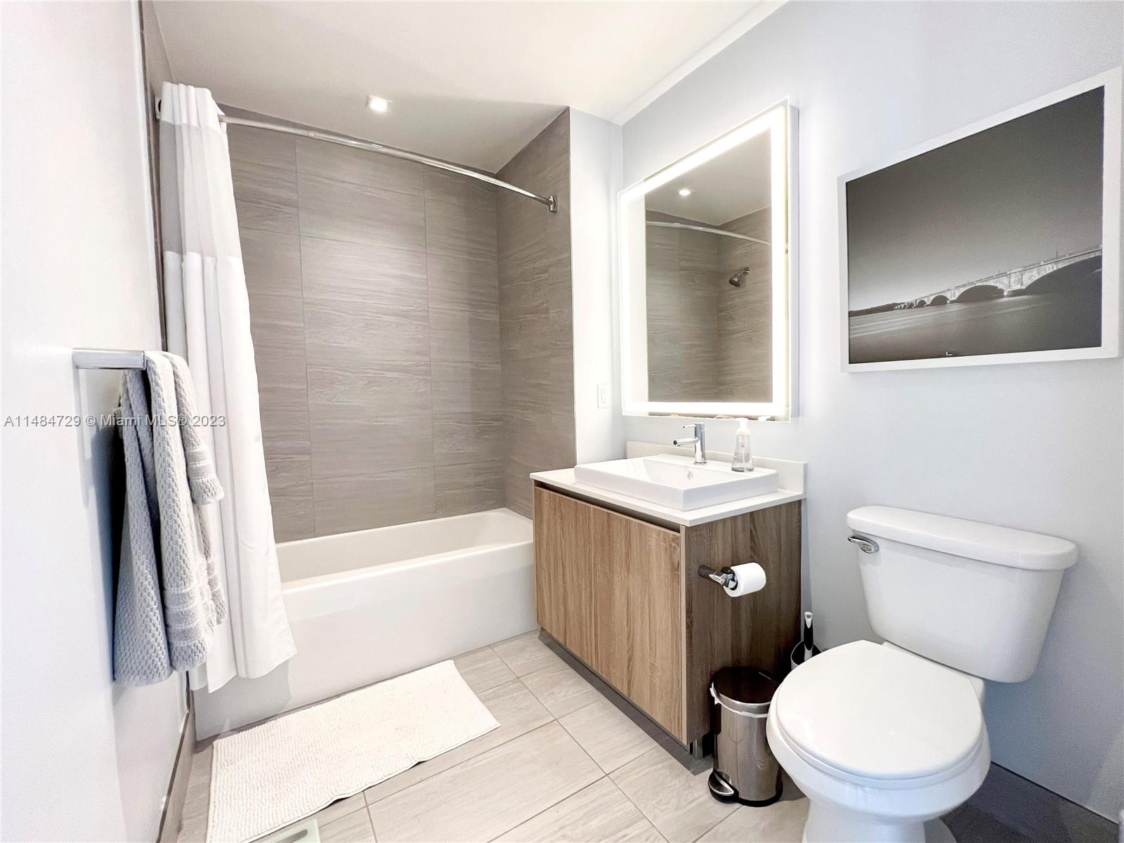 AVENTURA PARKSQUARE RESID - Residential Lease
