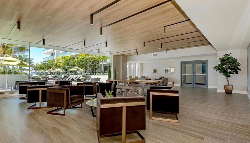 AVENTURA PARKSQUARE RESID - Residential Lease