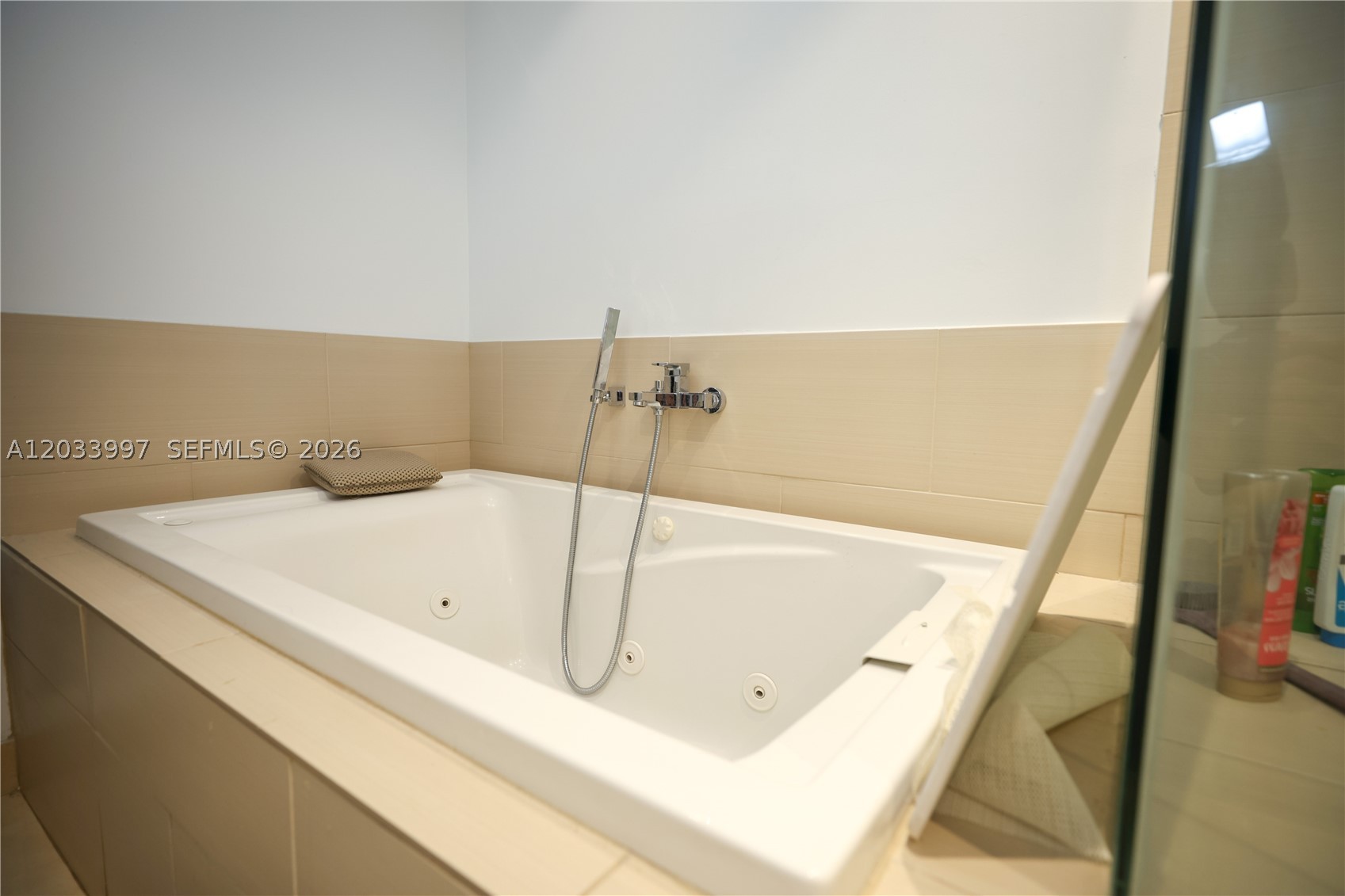 BURLEIGH HOUSE CONDO - Residential