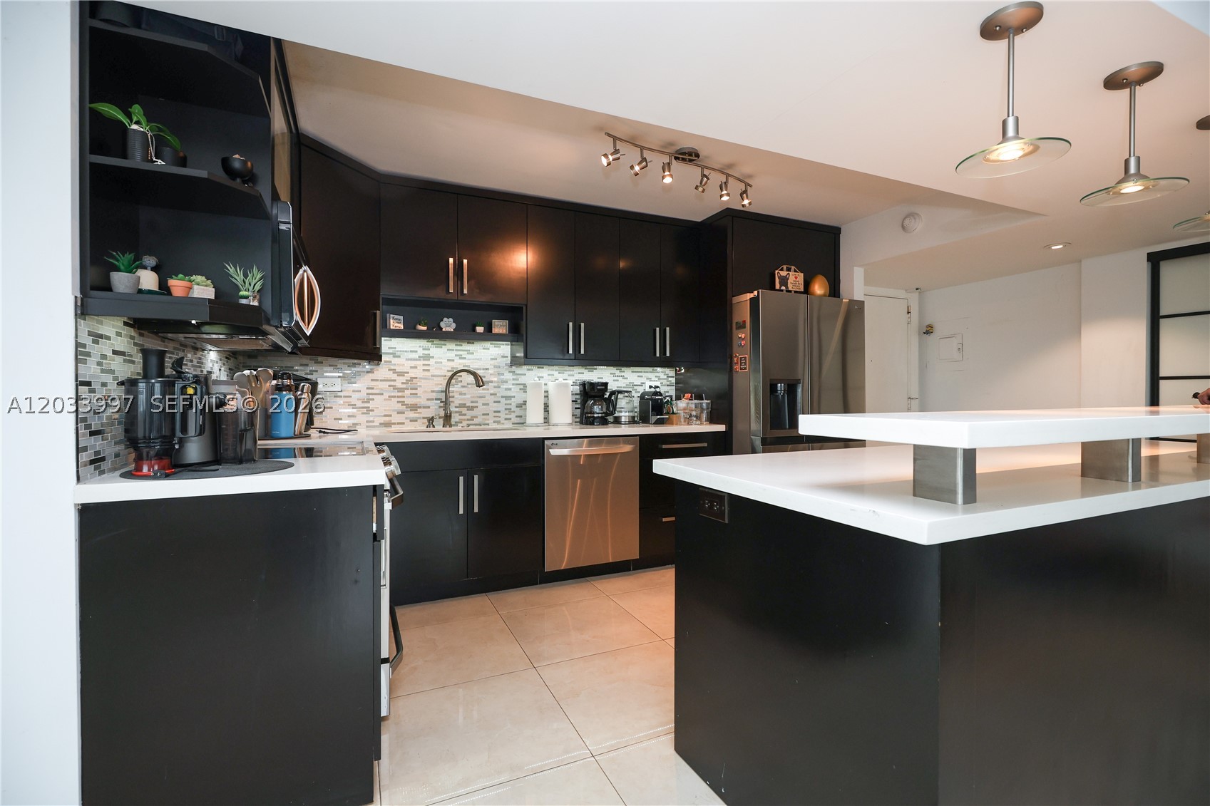 BURLEIGH HOUSE CONDO - Residential