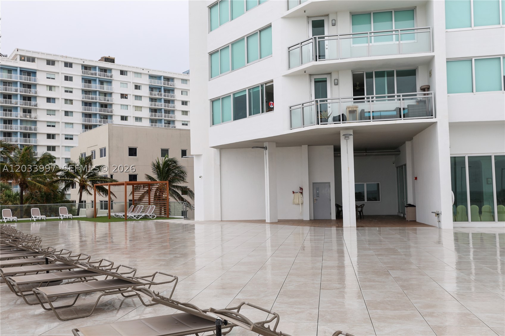 BURLEIGH HOUSE CONDO - Residential