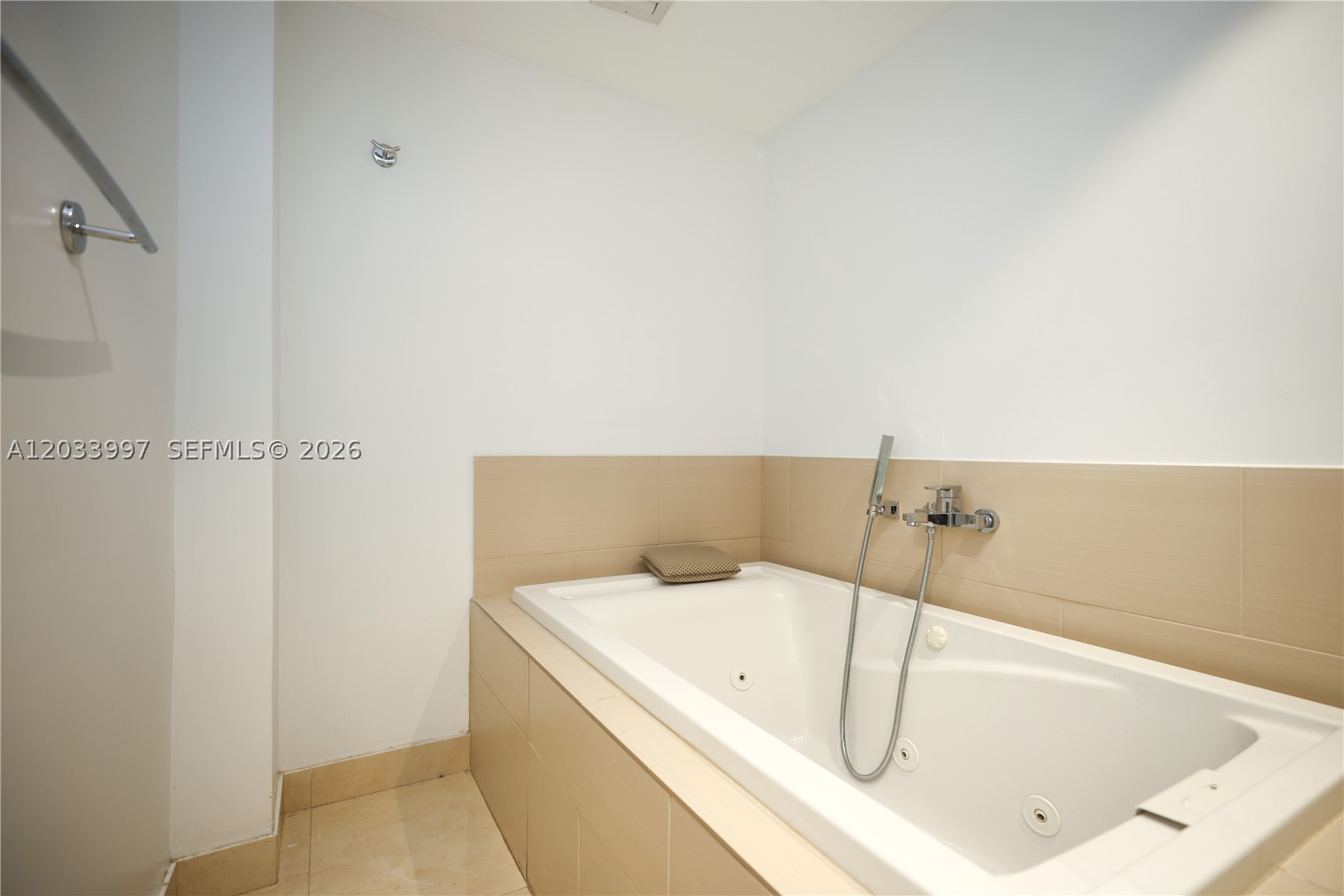 BURLEIGH HOUSE CONDO - Residential