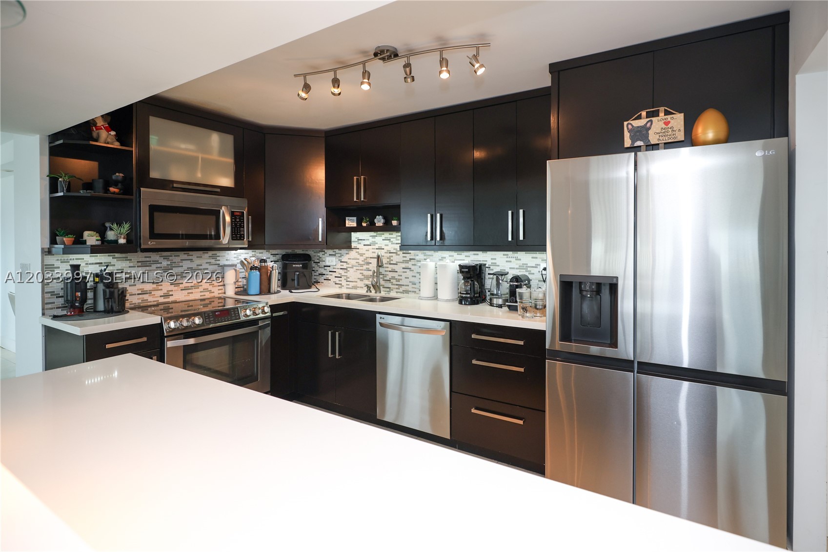 BURLEIGH HOUSE CONDO - Residential