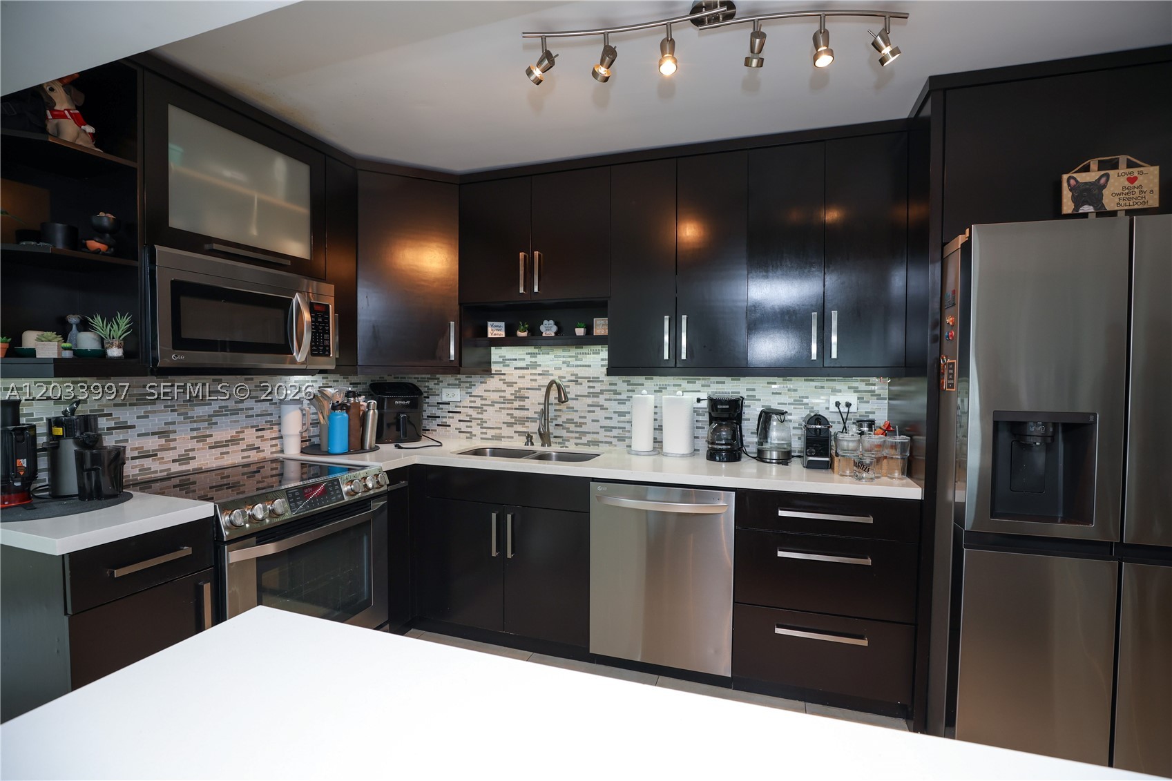 BURLEIGH HOUSE CONDO - Residential