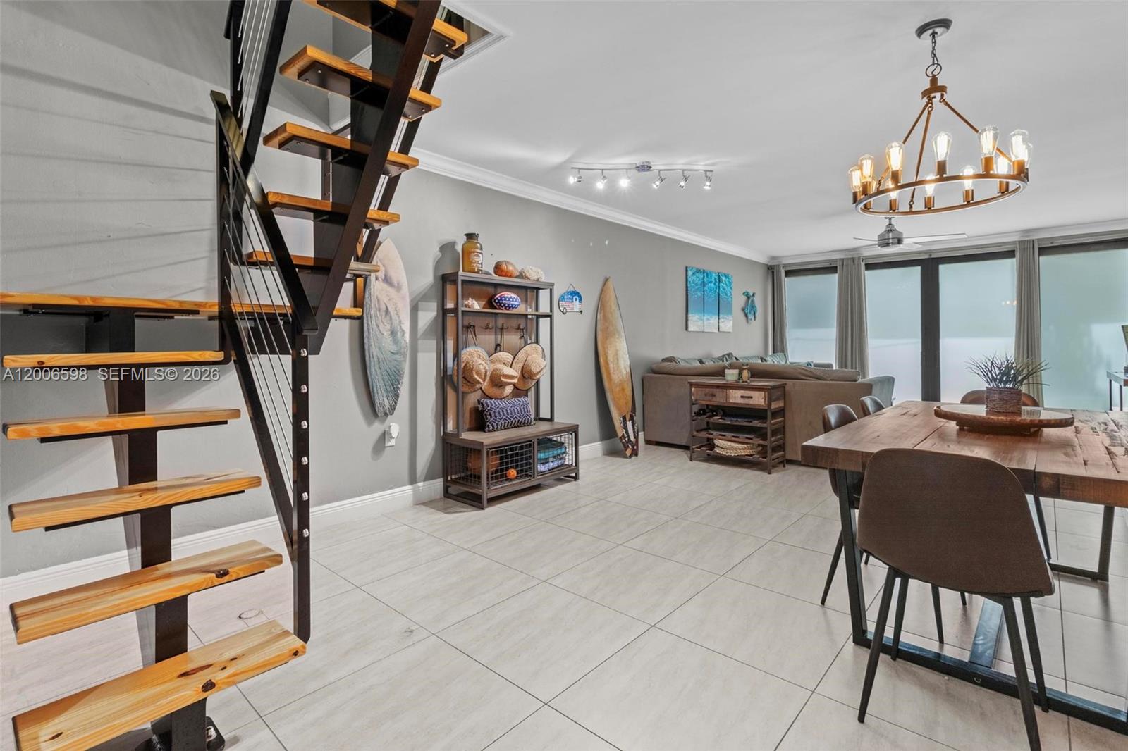 EXECUTIVE BAY CLUB - Residential