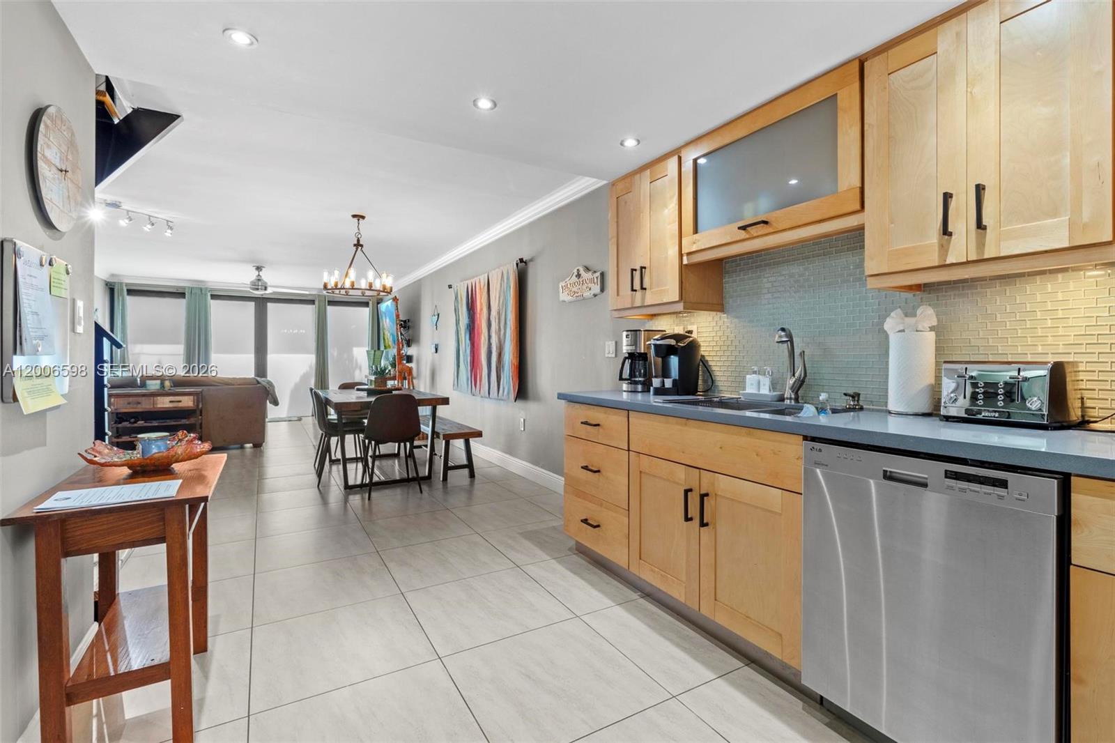 EXECUTIVE BAY CLUB - Residential