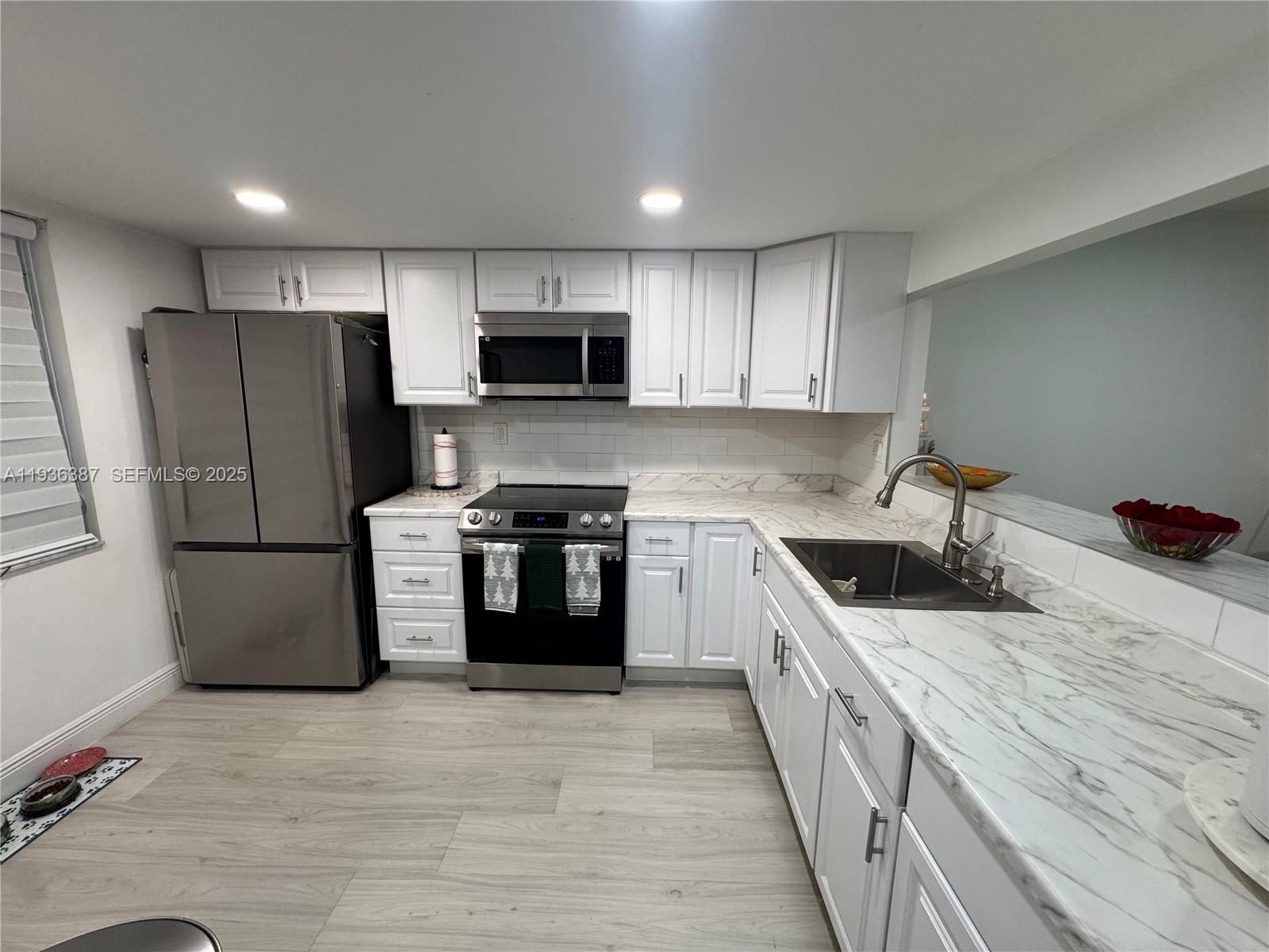 Welcome to this beautifully updated 1-bedroom, 1.5-bath condo located in the desirable Colony Point community. Featuring a renovated kitchen and updated flooring, this home offers a bright, open, and spacious layout that’s perfect for comfortable living and entertaining. Enjoy the peace of mind of a secure, gated community with excellent amenities designed for an active lifestyle. Colony Point is a 55+ community, offering a welcoming and well-maintained environment. Ideally centrally located, this condo is just minutes from shopping malls, major highways, and everyday conveniences, making errands and travel effortless. A wonderful opportunity to enjoy comfort, convenience, and community in one of the area’s most sought-after 55+ neighborhoods.