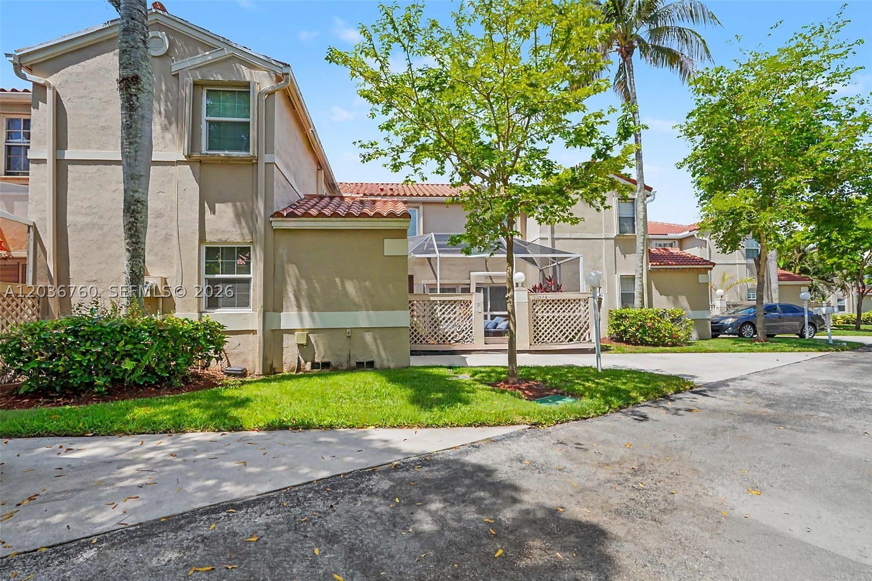 EMBASSY LAKES - Residential