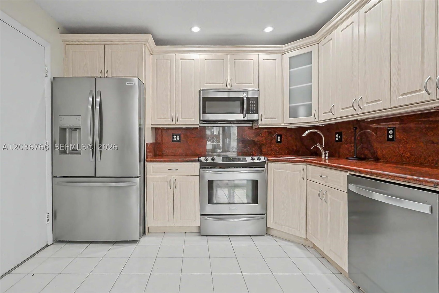EMBASSY LAKES - Residential