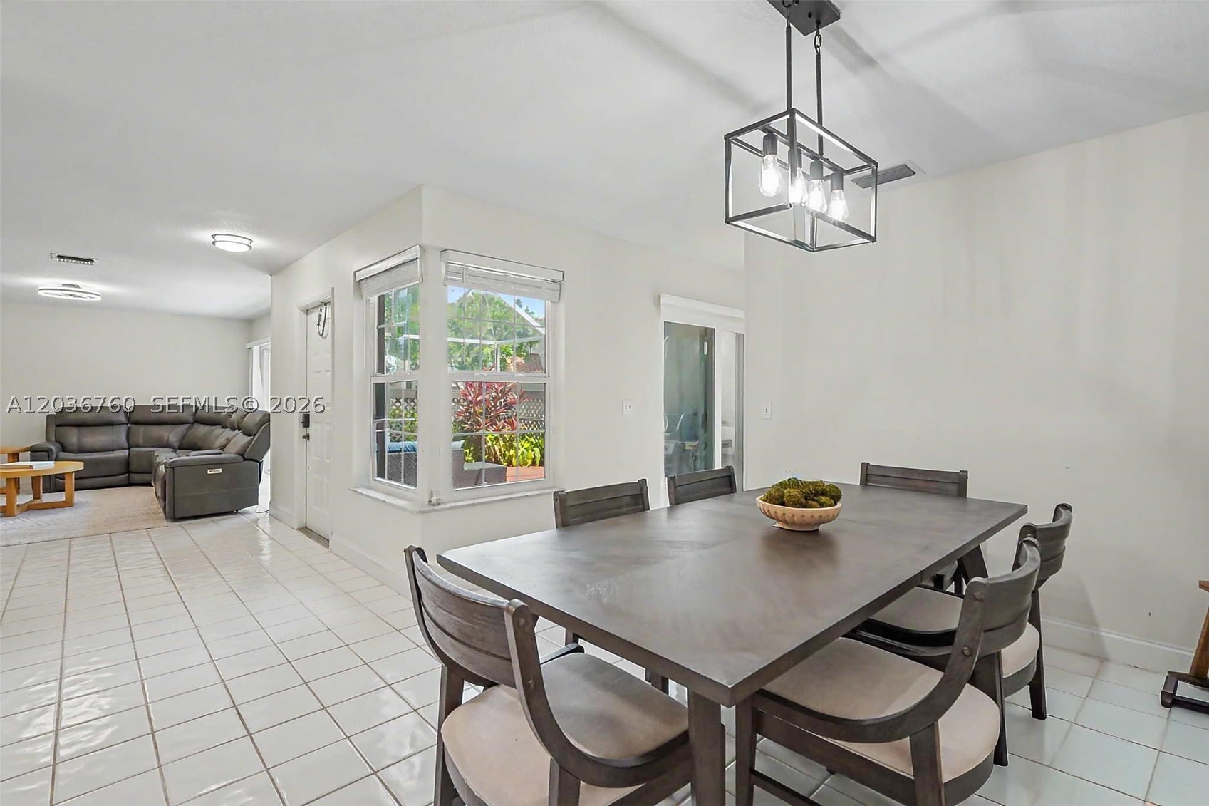 EMBASSY LAKES - Residential