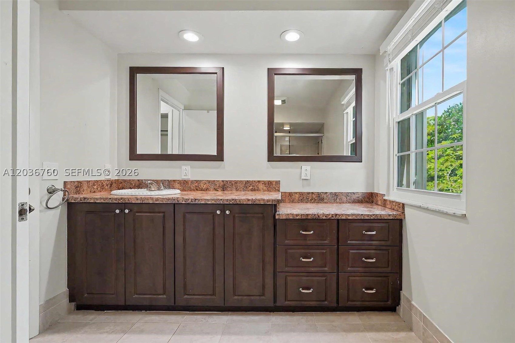 EMBASSY LAKES - Residential