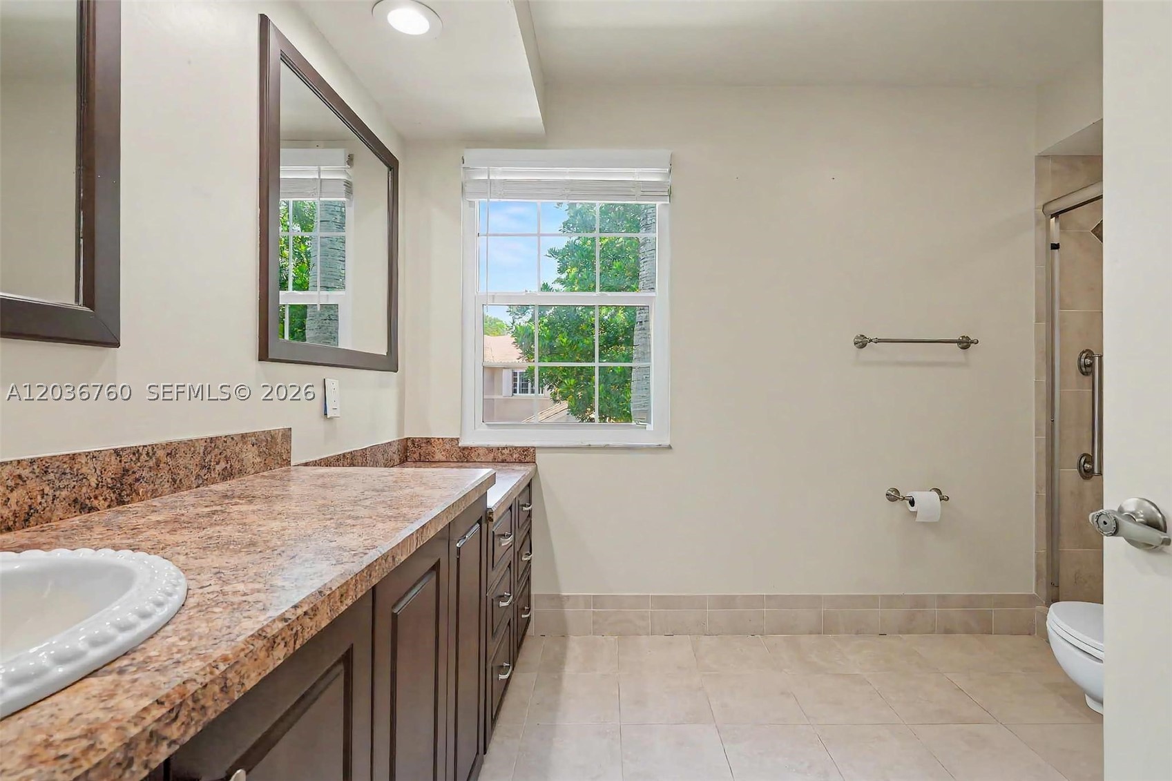 EMBASSY LAKES - Residential