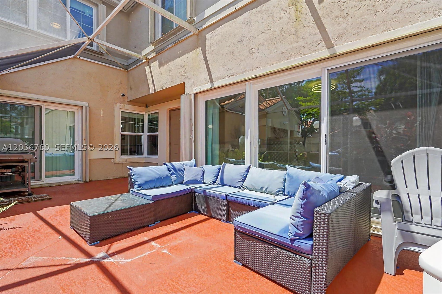 EMBASSY LAKES - Residential