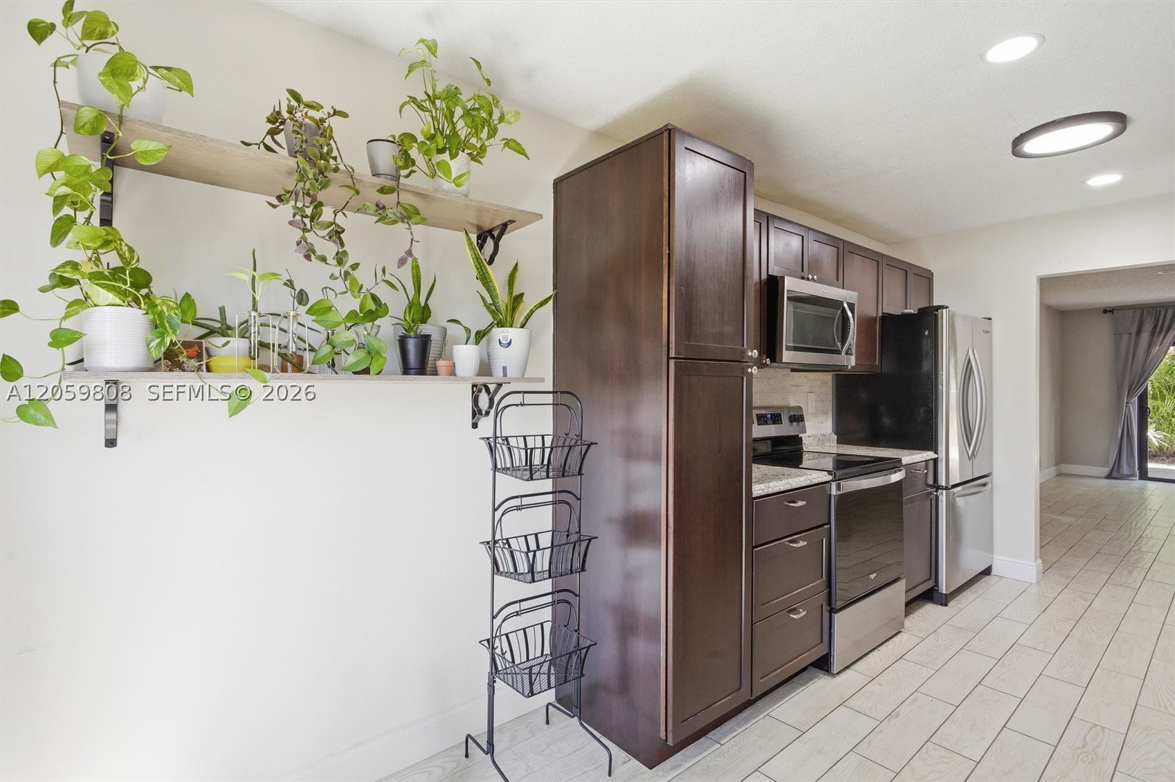 COUNTRY SQUIRE TOWNHOMES - Residential