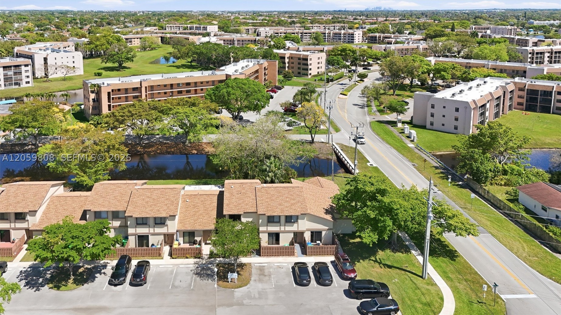 COUNTRY SQUIRE TOWNHOMES - Residential