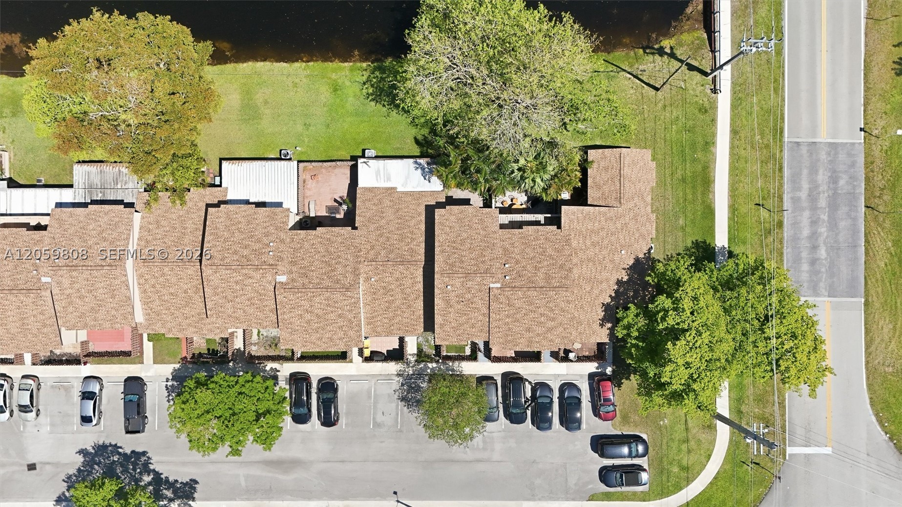 COUNTRY SQUIRE TOWNHOMES - Residential