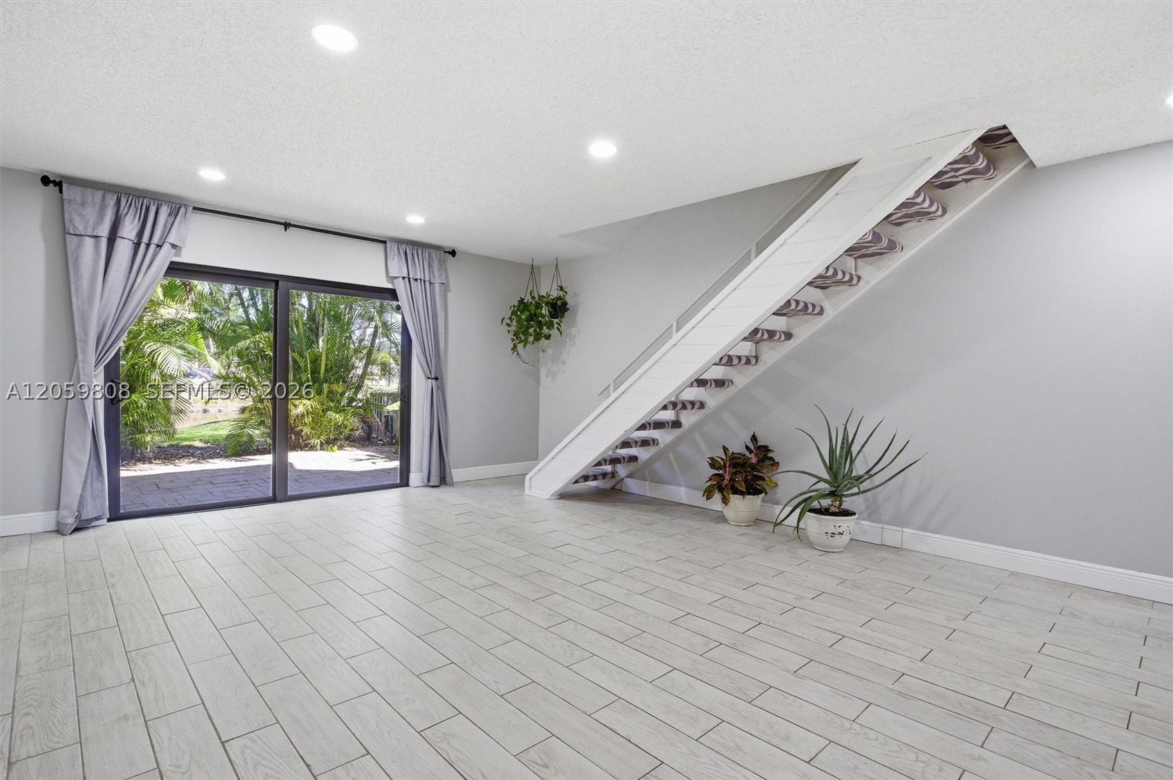 COUNTRY SQUIRE TOWNHOMES - Residential
