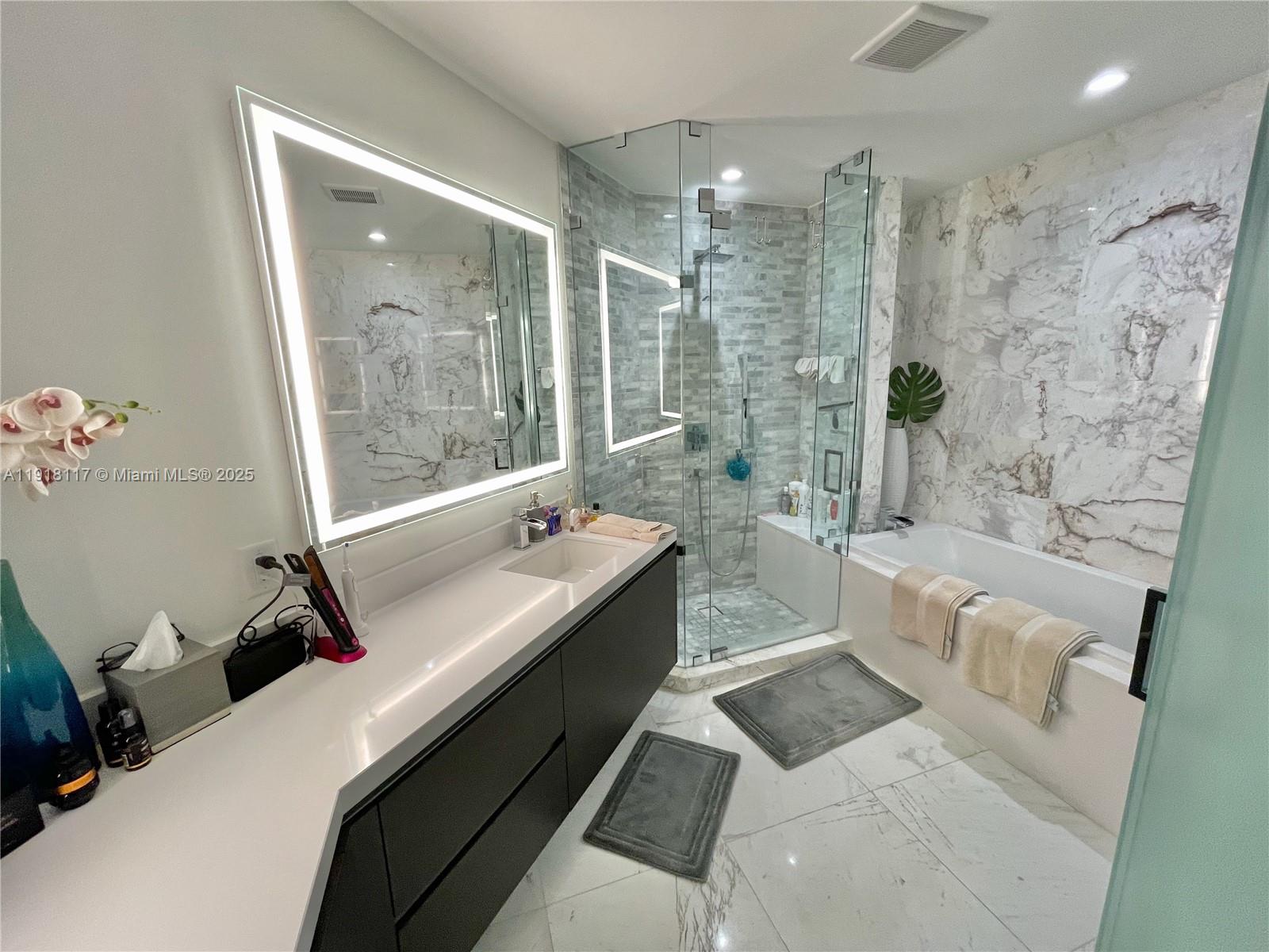 PARAMOUNT MIAMI WORLDCENT - Residential
