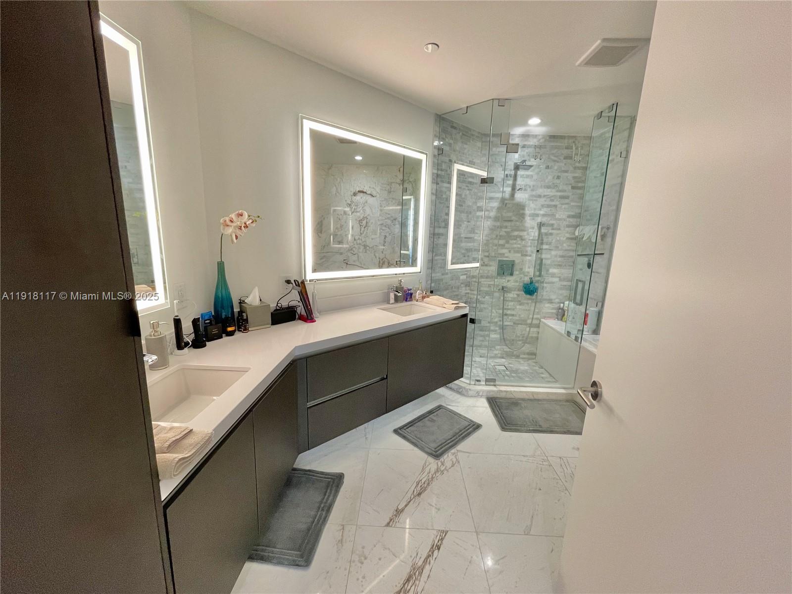 PARAMOUNT MIAMI WORLDCENT - Residential
