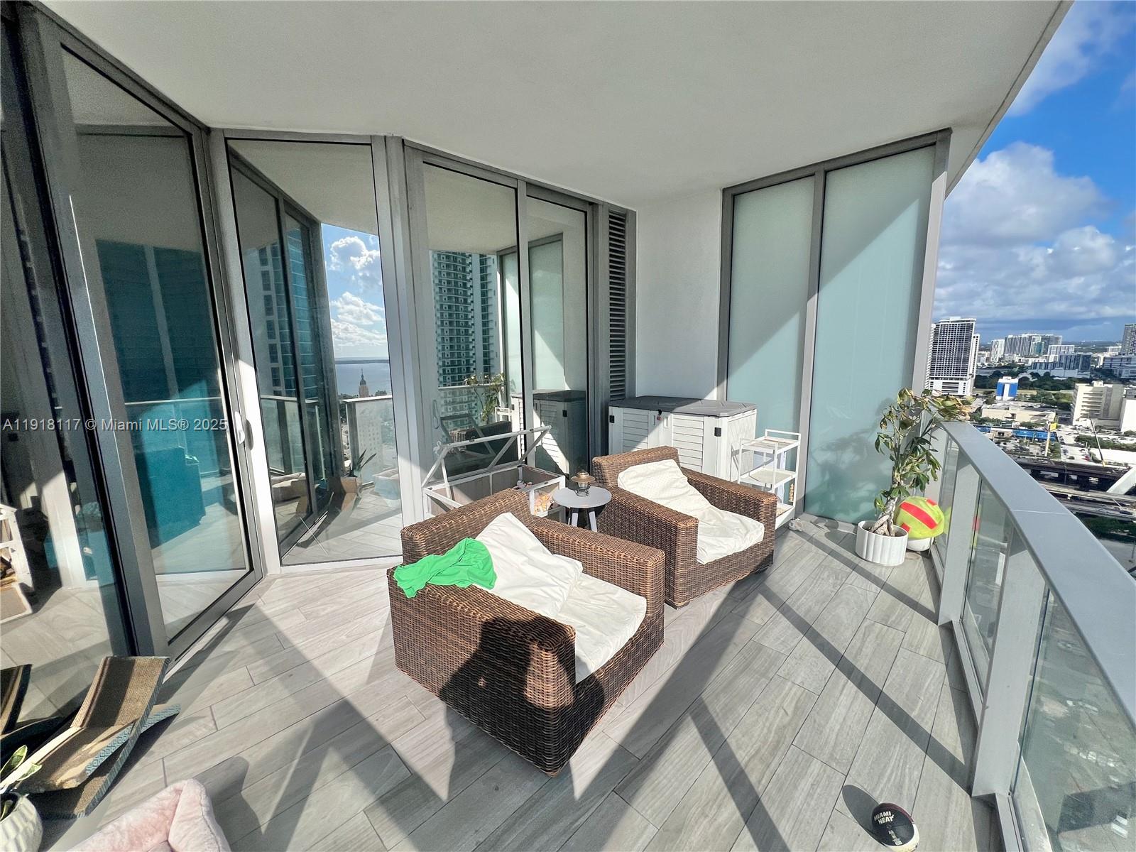 PARAMOUNT MIAMI WORLDCENT - Residential