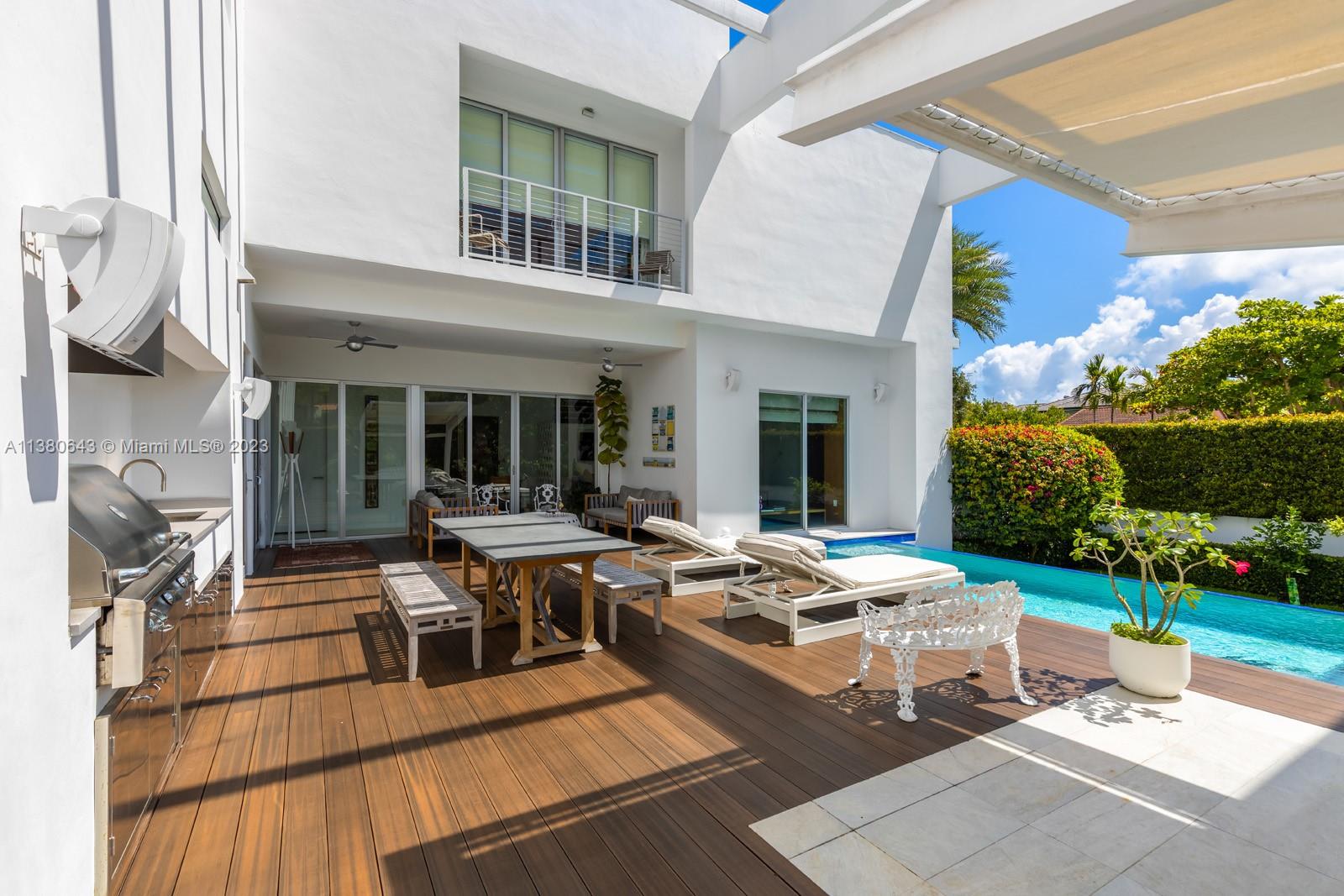TROPICAL ISLE HOMES SUB 4 - Residential