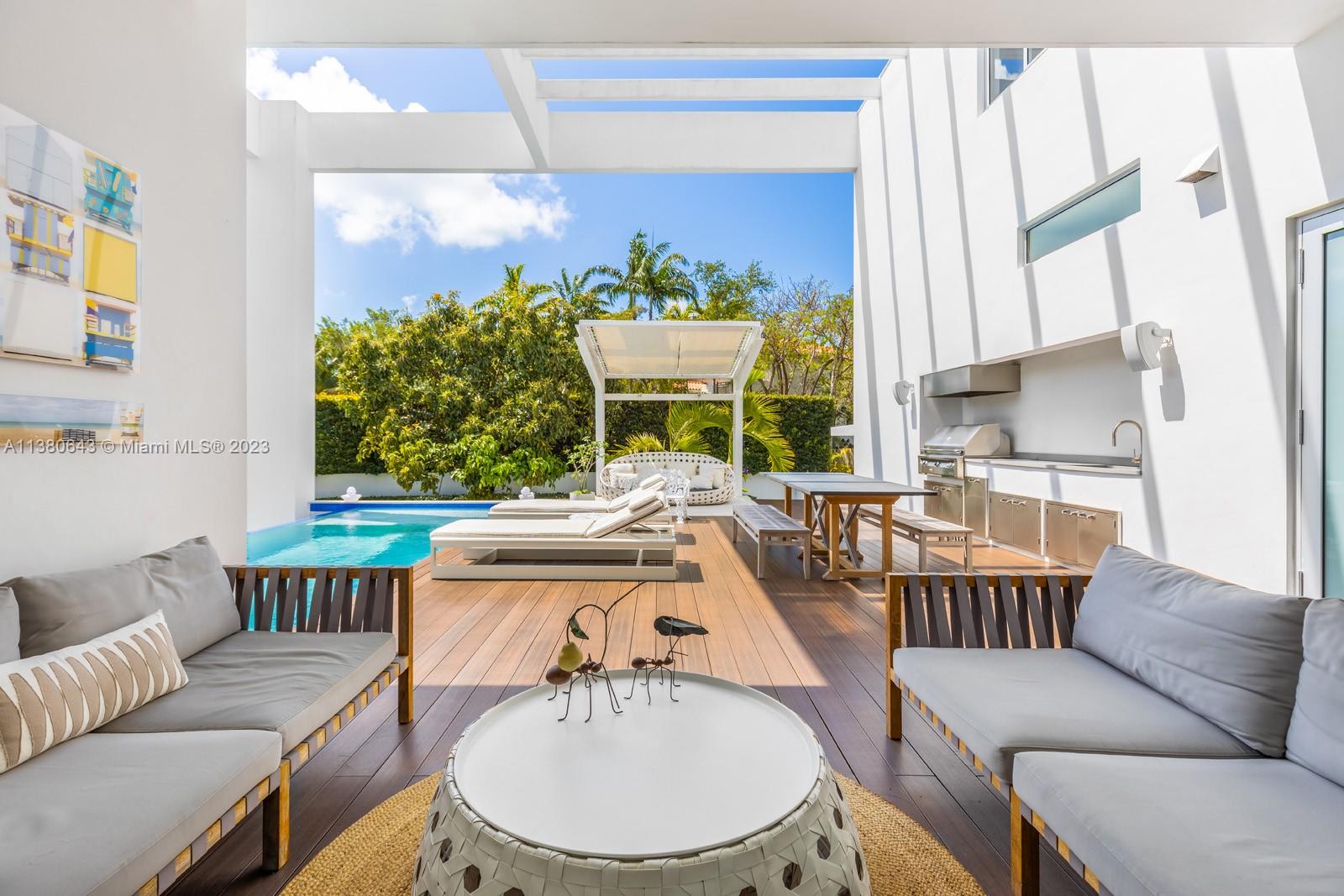 TROPICAL ISLE HOMES SUB 4 - Residential