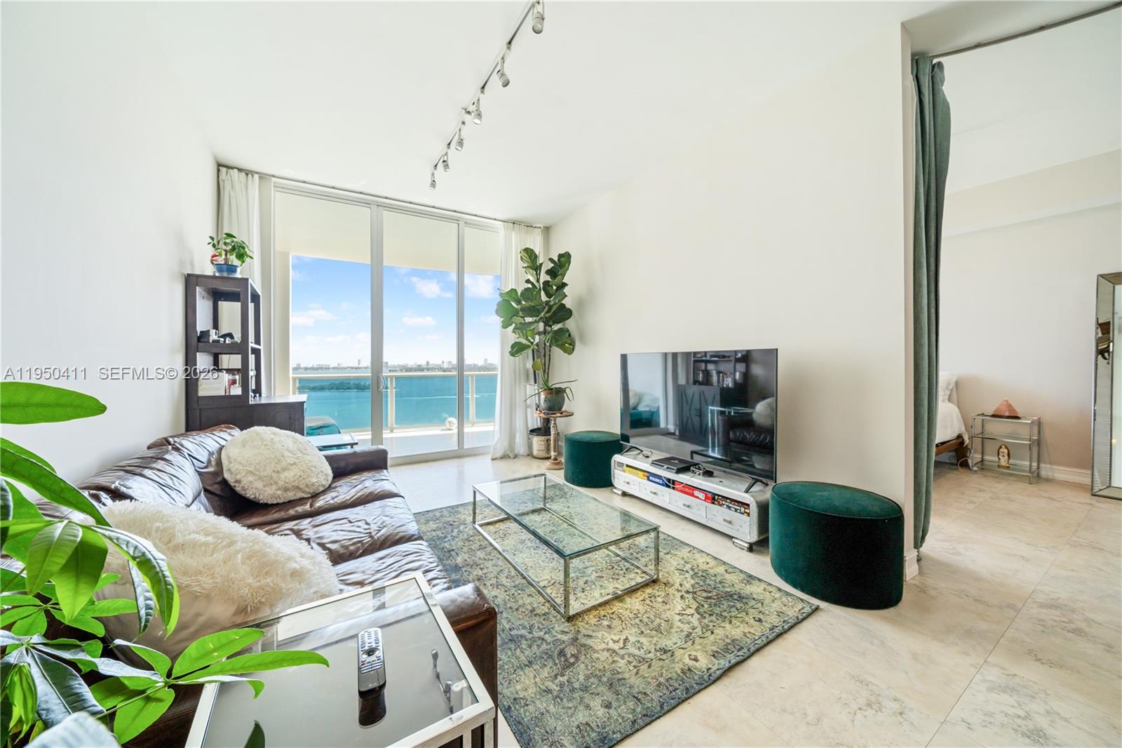 NEW WAVE CONDO - Residential Lease