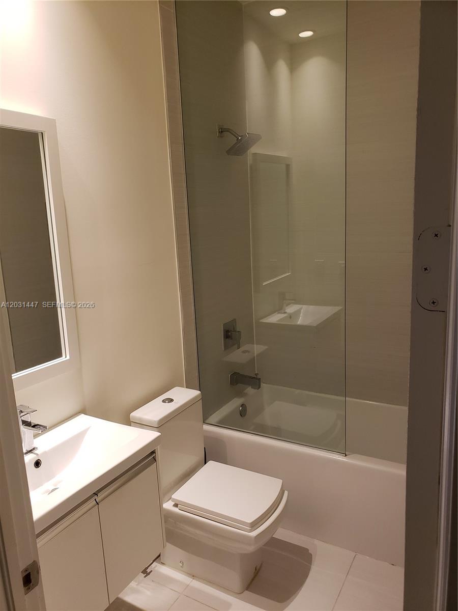 LANDMARK AT DORAL CONDO - Residential Lease